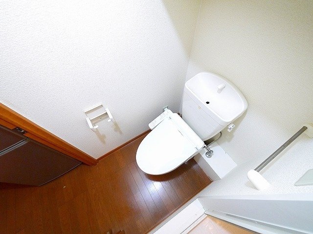 レオパレス奈良大宮のトイレ|シンプルで使いやすいトイレです