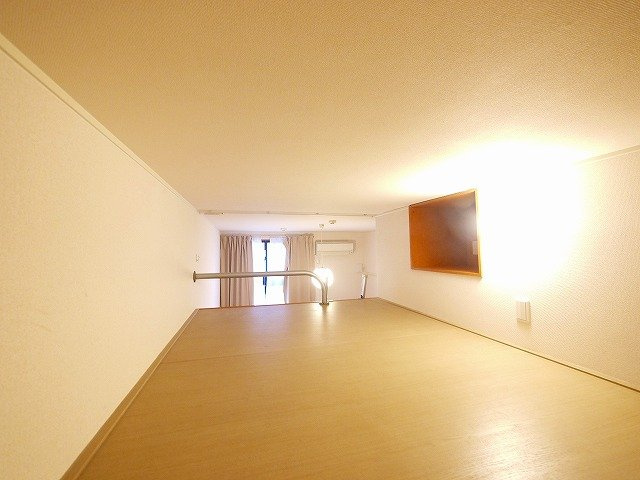 レオパレス奈良大宮の寝室|落ち着いた色調の寝室です