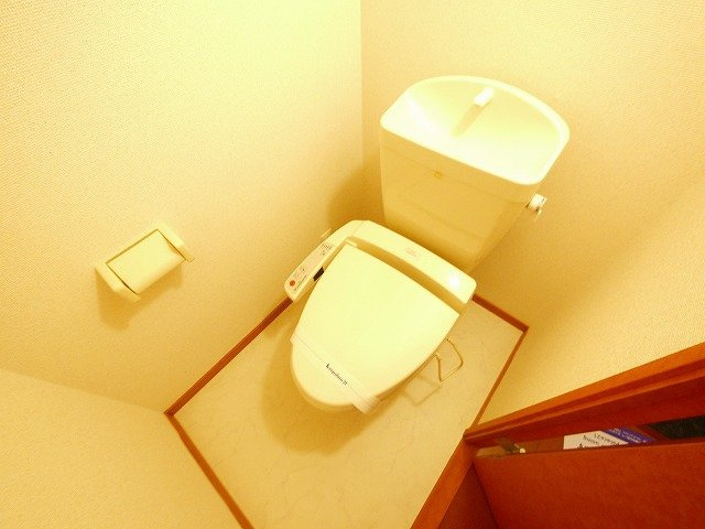 レオパレス奈良大宮のトイレ|コンパクトで使いやすいトイレです