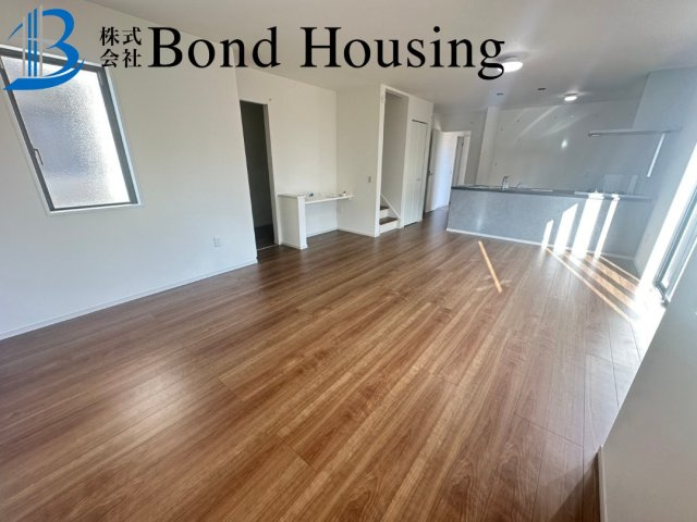 LDKは約19帖の広々とした4LDK　大久保町八木　全2棟　2号棟の居間・リビング