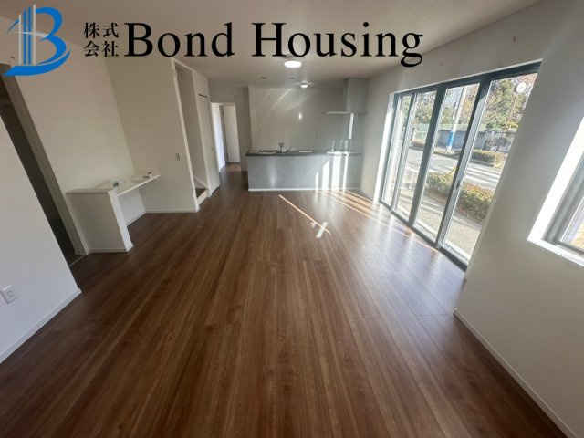 LDKは約19帖の広々とした4LDK　大久保町八木　全2棟　2号棟の居間・リビング