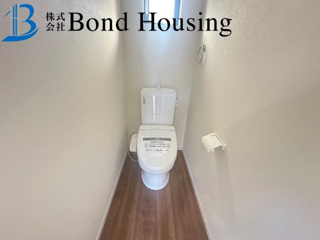 LDKは約19帖の広々とした4LDK　大久保町八木　全2棟　2号棟のトイレ