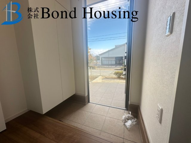 LDKは約19帖の広々とした4LDK　大久保町八木　全2棟　2号棟の玄関