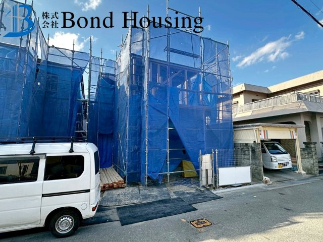 LDKは約19帖の広々とした4LDK　大久保町八木　全2棟　2号棟の前面道路含む現地写真