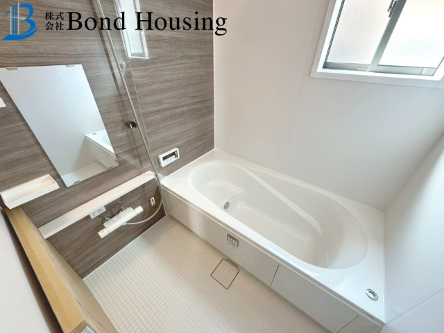 周辺環境充実で生活しやすい　大久保町八木　全2棟　1号棟の浴室