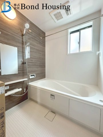 周辺環境充実で生活しやすい　大久保町八木　全2棟　1号棟の浴室