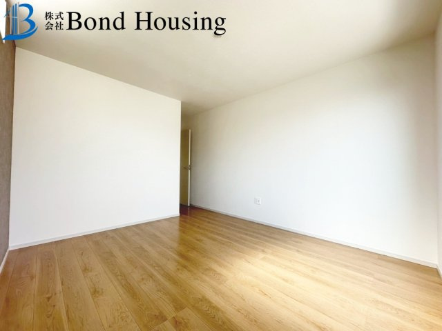 周辺環境充実で生活しやすい　大久保町八木　全2棟　1号棟の洋室