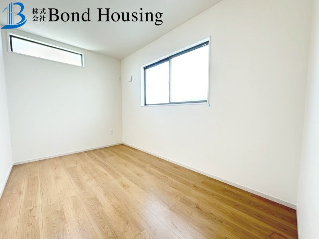 周辺環境充実で生活しやすい　大久保町八木　全2棟　1号棟の洋室