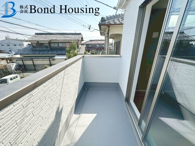 周辺環境充実で生活しやすい　大久保町八木　全2棟　1号棟のバルコニー