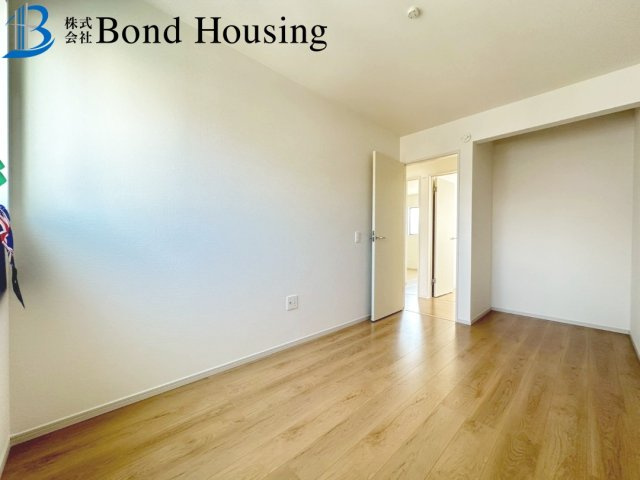 周辺環境充実で生活しやすい　大久保町八木　全2棟　1号棟の洋室