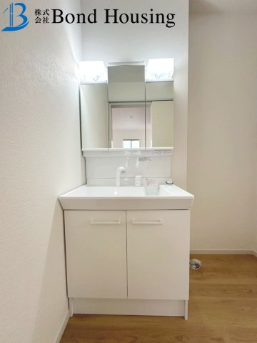 周辺環境充実で生活しやすい　大久保町八木　全2棟　1号棟の独立洗面台