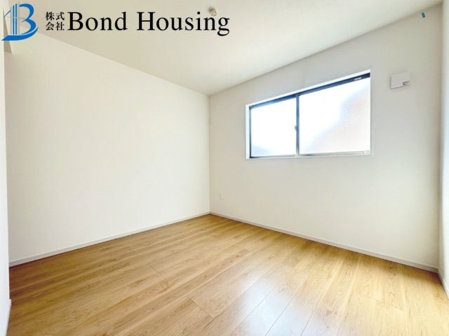 周辺環境充実で生活しやすい　大久保町八木　全2棟　1号棟の洋室