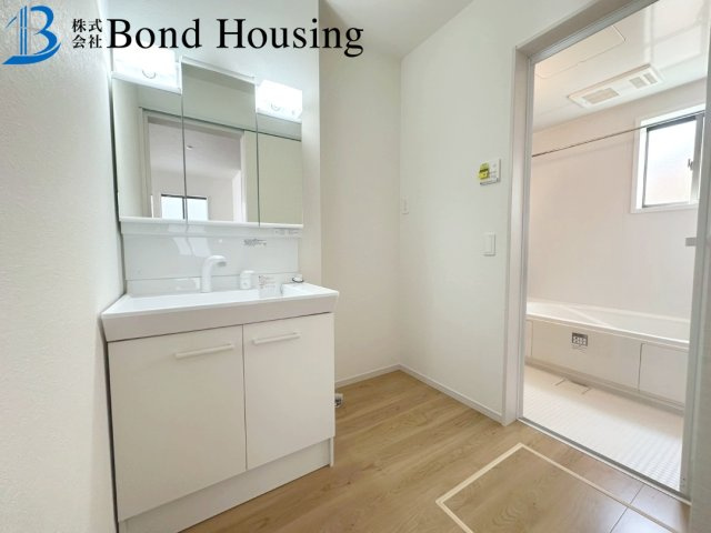 周辺環境充実で生活しやすい　大久保町八木　全2棟　1号棟の独立洗面台