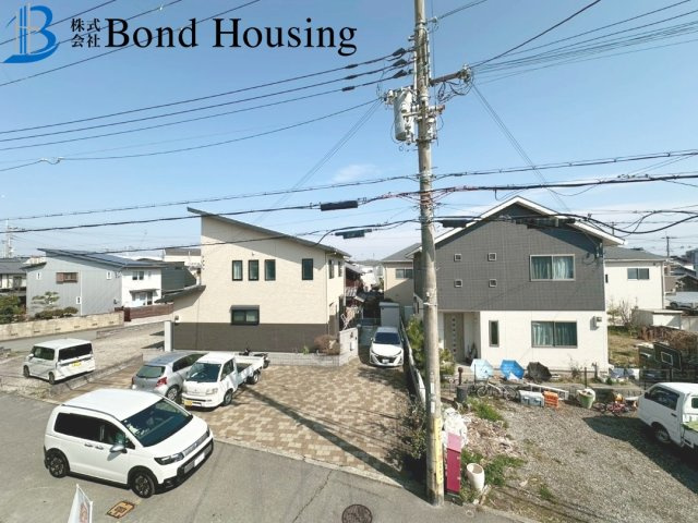 周辺環境充実で生活しやすい　大久保町八木　全2棟　1号棟の前面道路含む現地写真