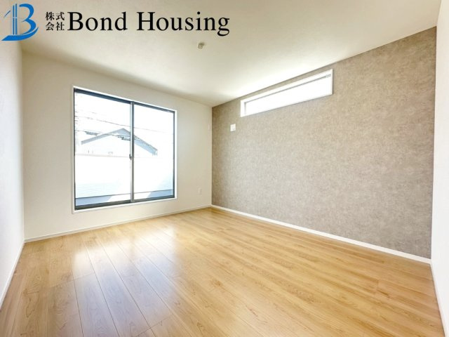 周辺環境充実で生活しやすい　大久保町八木　全2棟　1号棟の洋室