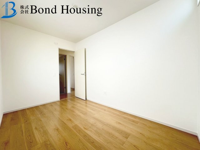 周辺環境充実で生活しやすい　大久保町八木　全2棟　1号棟の洋室