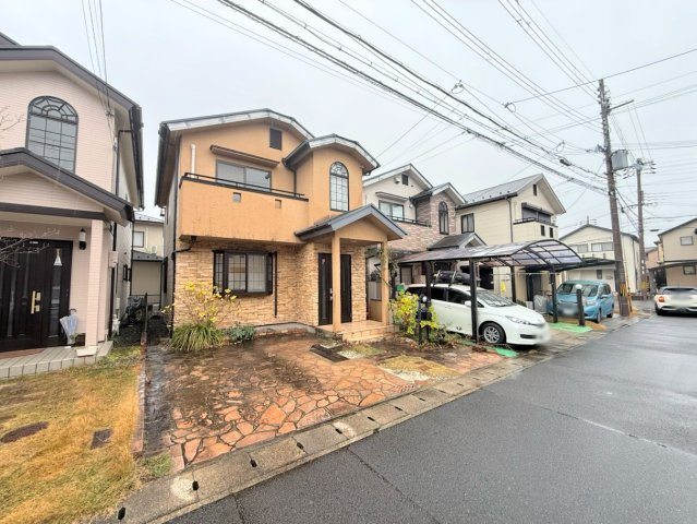 御陵峰ケ堂町２丁目の前面道路含む現地写真|令和８年２月下旬リフォーム完了予定！外壁・屋根塗装も行います♪