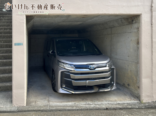 明石市北朝霧丘二丁目戸建の駐車場