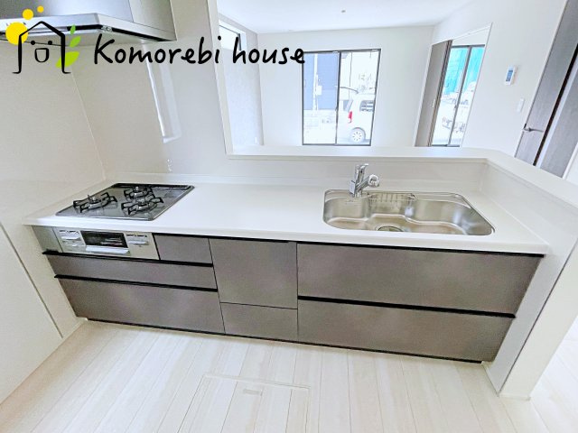 上尾市大谷本郷　9期　新築一戸建て　グラファーレ　08のキッチン|きれいなキッチンです