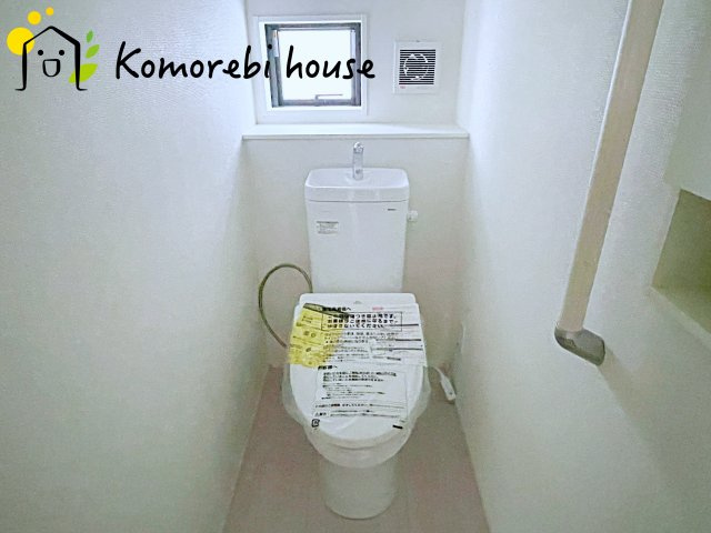 上尾市大谷本郷　9期　新築一戸建て　グラファーレ　08のトイレ|シンプルで使いやすいトイレです