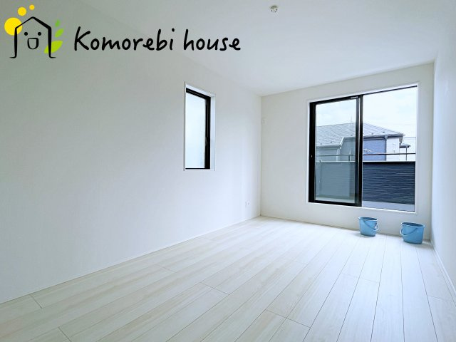 上尾市大谷本郷　9期　新築一戸建て　グラファーレ　08の寝室|広くて明るい寝室