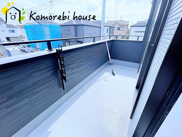 上尾市大谷本郷　9期　新築一戸建て　グラファーレ　08のバルコニー|陽当たり良好なバルコニーです