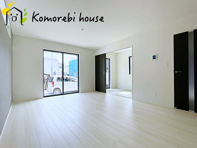 上尾市大谷本郷　9期　新築一戸建て　グラファーレ　08の居間・リビング|こちらのリビングで趣味の時間をお楽しみください