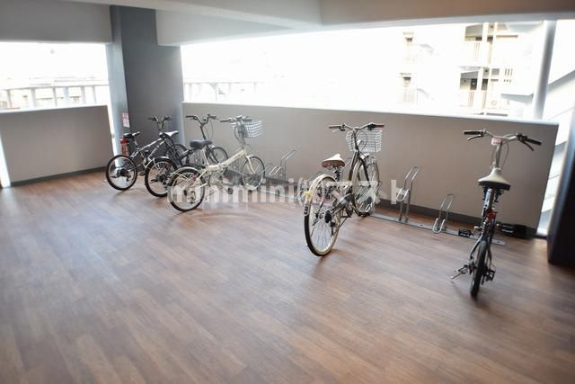 アフルエンス難波のその他共用部分|自転車は各階で保管可能
