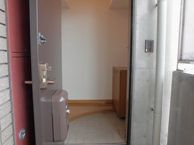 ロイヤルティアラの玄関