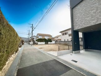 【前面道路含む現地写真】