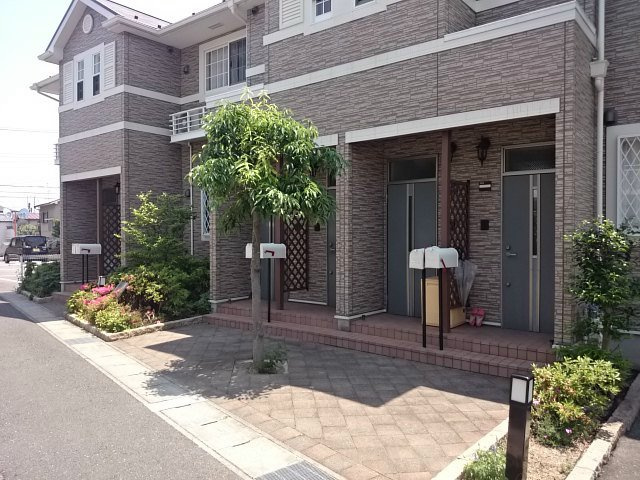 ソレイユ西向日Aのエントランス