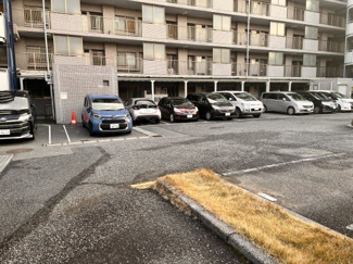 【駐車場】 | コスモ武蔵浦和プロシード　 | 平置きの駐車場になっているので、出し入れが楽々です。