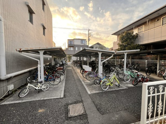 【駐輪場】 | コスモ武蔵浦和プロシード　 | 屋根付きの駐輪スペースも充分に確保されています。
