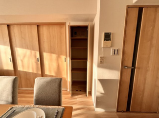 【収納】 | コスモ武蔵浦和プロシード　 | リビングにある収納です。掃除道具などをいれるスペースにもできます。