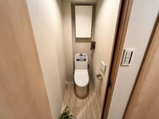 【トイレ】 | コスモ武蔵浦和プロシード　 | 横のスペースも前のスペースも充分取れています。温水暖房便座です。