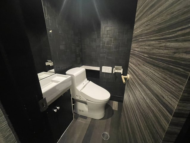 大阪市北区曾根崎新地１丁目の店舗一部のトイレ