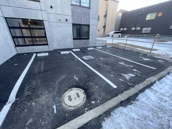 Twinberry Asabuの駐車場