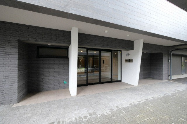 フォーリアライズ大阪ウエストベイのエントランス