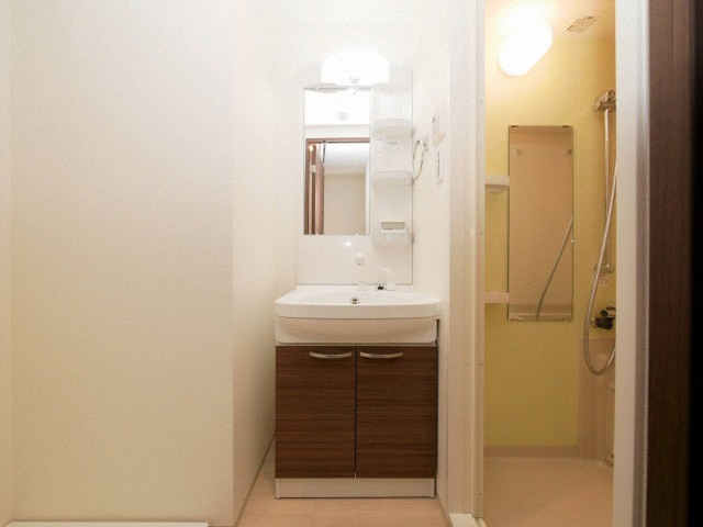 フォーリアライズ大阪ウエストベイの独立洗面台