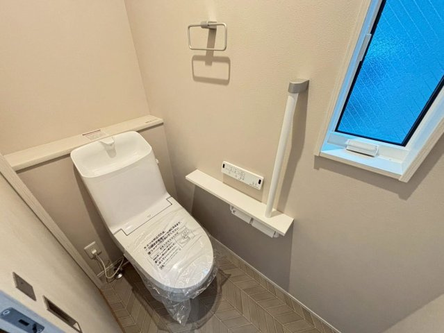 新築戸建　大垣市藤江町Ⅱ　全2区画分譲のトイレ|節水省エネの温水洗浄便座です。お掃除のしやすさを究めたフチなし形状でお手入れ楽々。