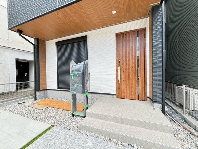 新築戸建　大垣市藤江町Ⅱ　全2区画分譲の玄関|玄関ドアの鍵はディンプルキーと内側はサムターンキーになっており防犯性の高い仕様になっています。