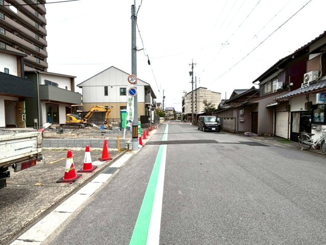 新築戸建　大垣市藤江町Ⅱ　全2区画分譲の前面道路含む現地写真|「現地（2026年4月3日）撮影」　
■前面道路　
■ヤマダ不動産　株式会社リライフ