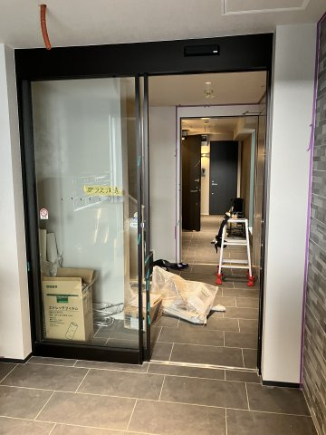 IL POSTO SOLEGGIATOのエントランス