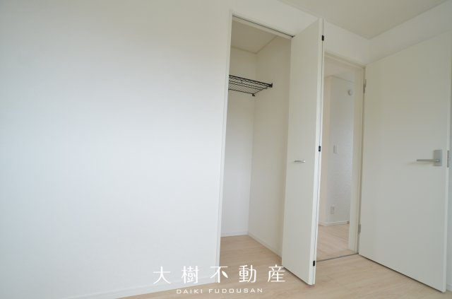 【洋室】 | 座間市入谷西2丁目　新築戸建て　全4棟【仲介手数料無料】 | 2階　洋室3（6.0帖）クローゼット