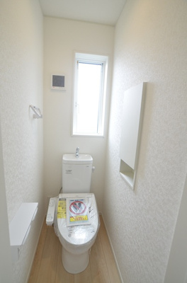 【トイレ】 | 座間市入谷西2丁目　新築戸建て　全4棟【仲介手数料無料】 | 2階