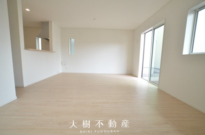 【居間・リビング】 | 座間市入谷西2丁目　新築戸建て　全4棟【仲介手数料無料】
