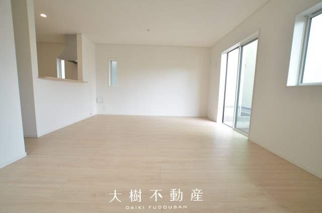 【居間・リビング】 | 座間市入谷西2丁目　新築戸建て　全4棟【仲介手数料無料】