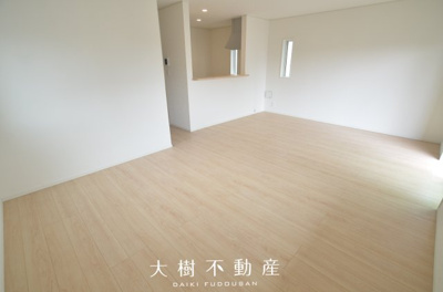 【居間・リビング】 | 座間市入谷西2丁目　新築戸建て　全4棟【仲介手数料無料】