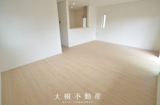 【居間・リビング】 | 座間市入谷西2丁目　新築戸建て　全4棟【仲介手数料無料】