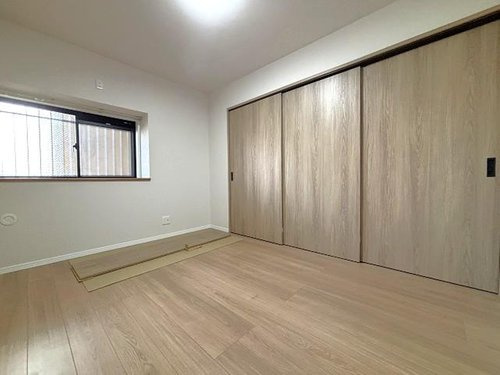 【洋室】 | 約6畳のの洋室です。